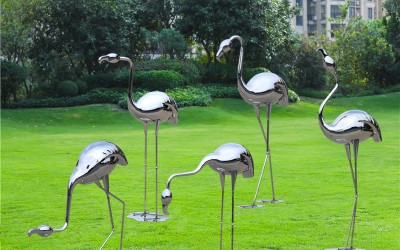 不锈钢雕塑该怎样进行清洁和保养?