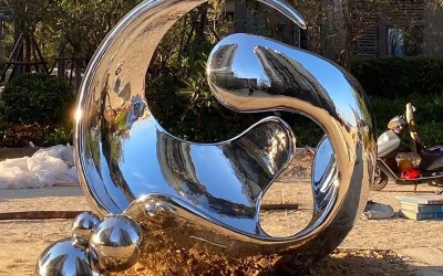 不锈钢雕塑是怎样进行抛光的?