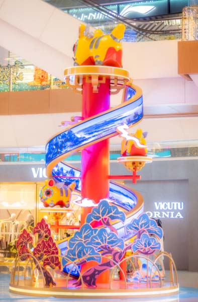 “迎虎年”主题的美陈IP，商场玻璃钢虎雕塑定制！
