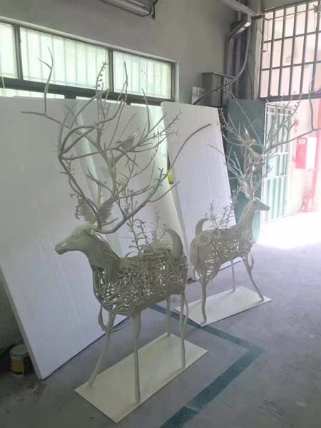 不锈钢金属镂空鹿雕塑定制案例