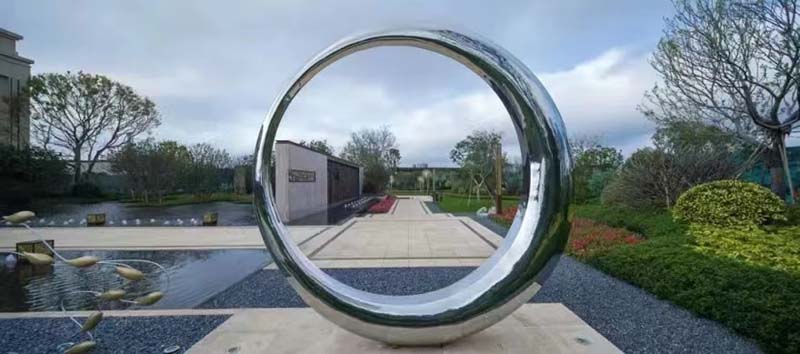 湖南长沙定制不锈钢圆环异形雕塑案例