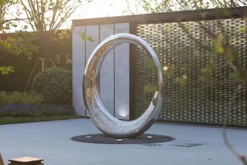 湖南长沙定制不锈钢圆环异形雕塑案例
