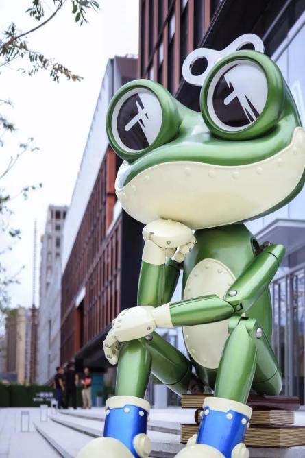 不锈钢青蛙雕塑，机械造型青蛙摆件!